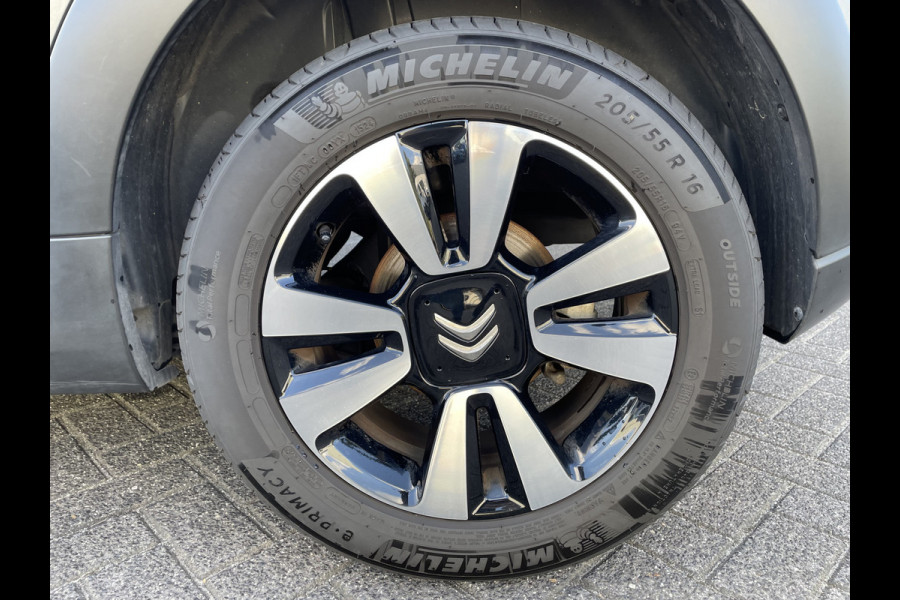Citroën C3 110pk Max (Camera - Keyless Entry - LED - Automatische Airco - Apple Carplay - Navigatie - Parkeersensoren)