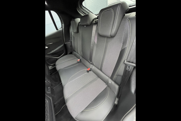 Peugeot 208 100pk GT (Camera - Keyless Entry - Parkeersensoren V+A - LED - i-cockpit - Automatische Airco - Navigatie - Apple Carplay)