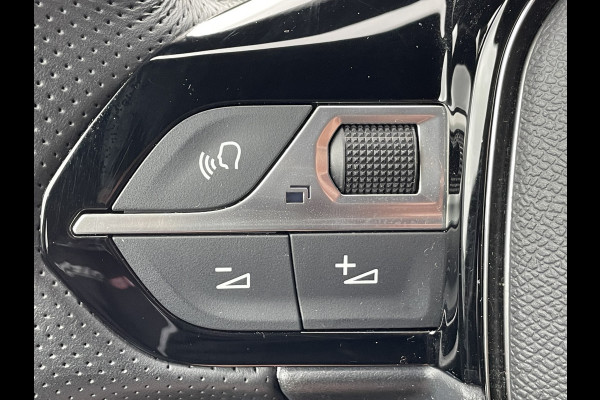 Peugeot 208 100pk GT (Camera - Keyless Entry - Parkeersensoren V+A - LED - i-cockpit - Automatische Airco - Navigatie - Apple Carplay)