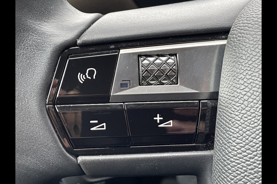 DS Ds 3 Crossback 100pk Performance Line (Camera - Stoelverwarming - Automatische Airco - Navigatie - Apple Carplay)