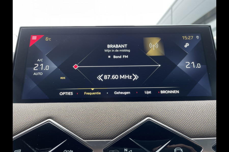 DS Ds 3 Crossback 100pk Performance Line (Camera - Stoelverwarming - Automatische Airco - Navigatie - Apple Carplay)