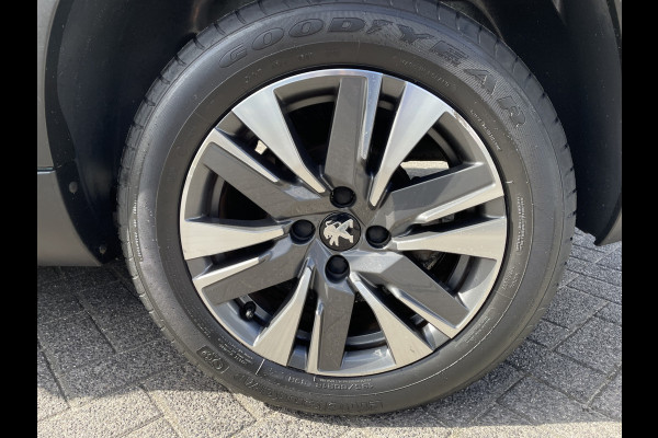 Peugeot 2008 130pk Allure (Navigatie - Automatische Airco - Apple Carplay - Parkeersensoren - Lichtmetalen velgen)