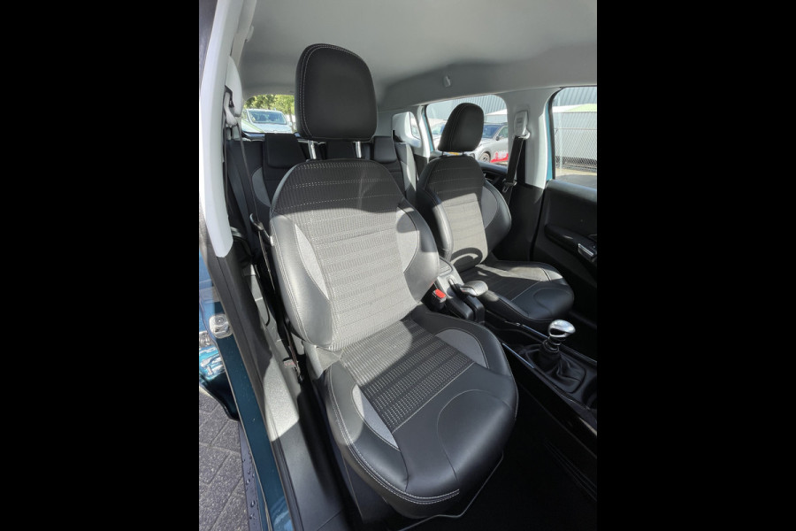 Peugeot 2008 130pk Allure (Navigatie - Automatische Airco - Apple Carplay - Parkeersensoren - Lichtmetalen velgen)