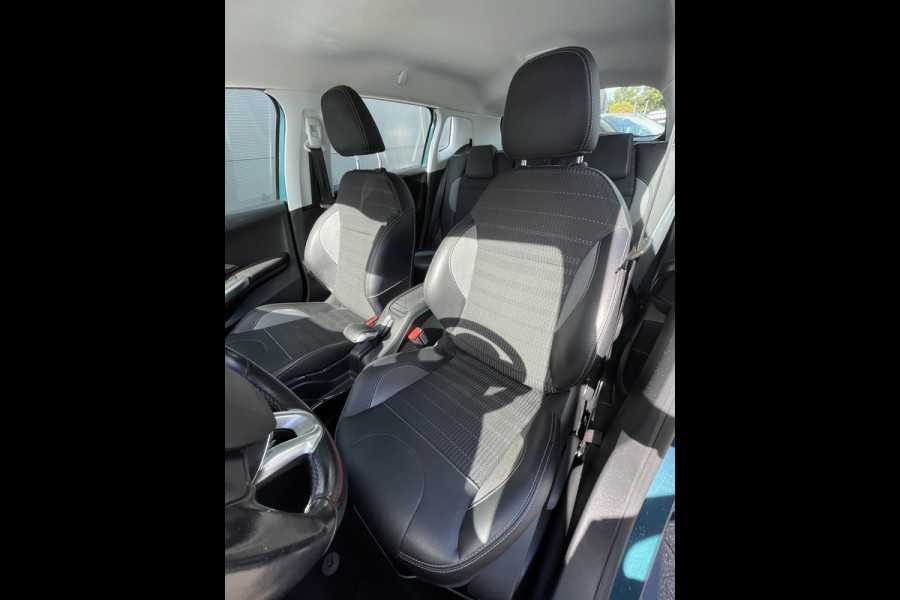 Peugeot 2008 130pk Allure (Navigatie - Automatische Airco - Apple Carplay - Parkeersensoren - Lichtmetalen velgen)