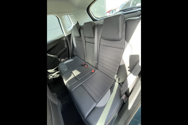 Peugeot 2008 130pk Allure (Navigatie - Automatische Airco - Apple Carplay - Parkeersensoren - Lichtmetalen velgen)