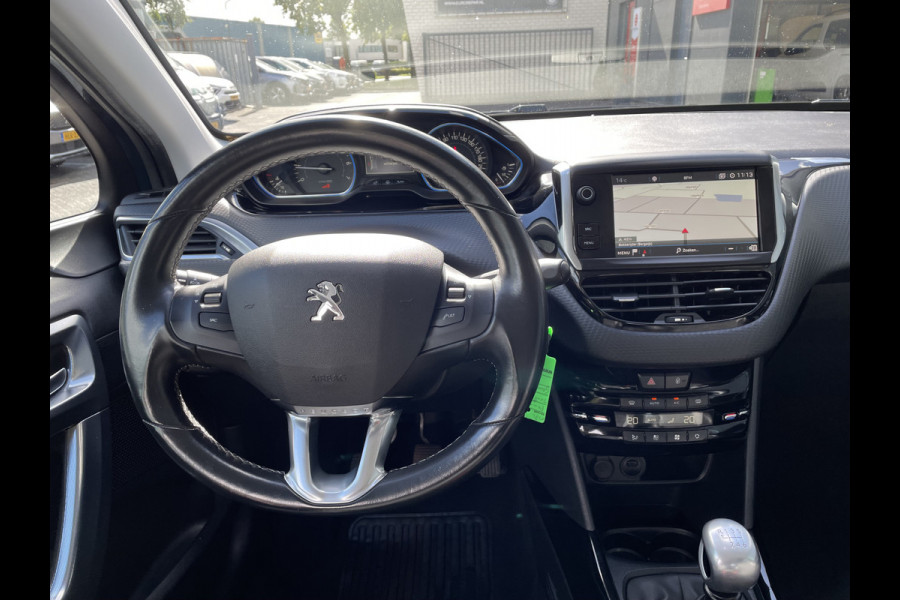 Peugeot 2008 130pk Allure (Navigatie - Automatische Airco - Apple Carplay - Parkeersensoren - Lichtmetalen velgen)