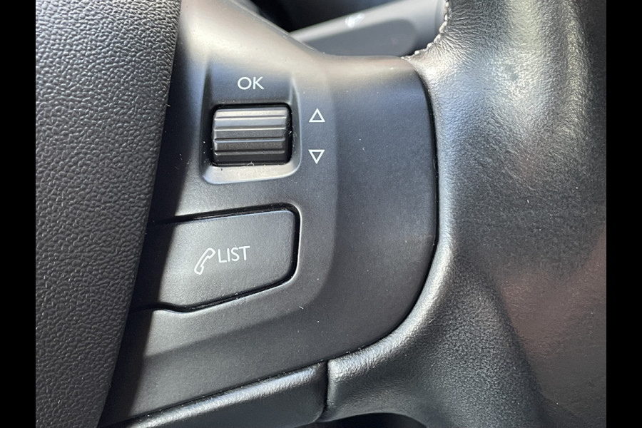 Peugeot 2008 130pk Allure (Navigatie - Automatische Airco - Apple Carplay - Parkeersensoren - Lichtmetalen velgen)