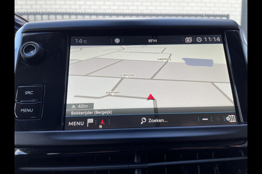 Peugeot 2008 130pk Allure (Navigatie - Automatische Airco - Apple Carplay - Parkeersensoren - Lichtmetalen velgen)