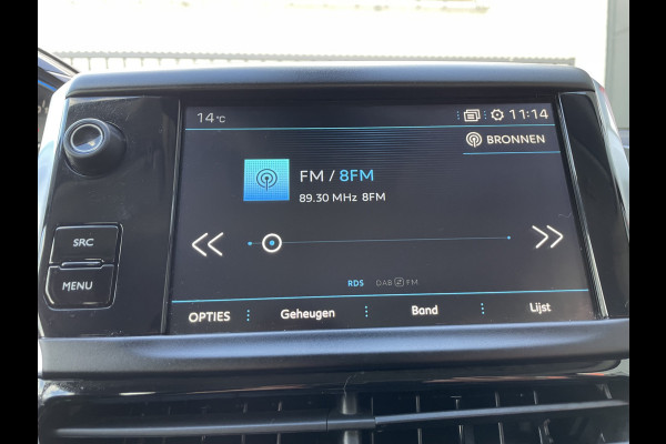 Peugeot 2008 130pk Allure (Navigatie - Automatische Airco - Apple Carplay - Parkeersensoren - Lichtmetalen velgen)