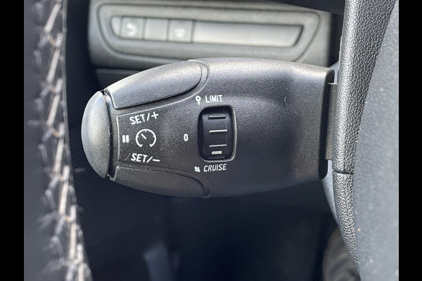 Peugeot 2008 130pk Allure (Navigatie - Automatische Airco - Apple Carplay - Parkeersensoren - Lichtmetalen velgen)
