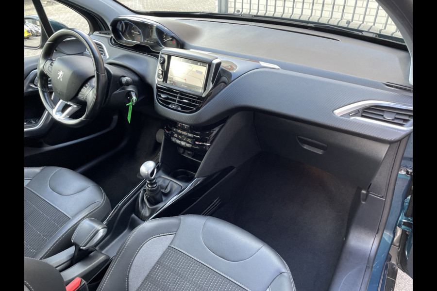 Peugeot 2008 130pk Allure (Navigatie - Automatische Airco - Apple Carplay - Parkeersensoren - Lichtmetalen velgen)