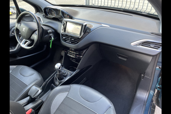 Peugeot 2008 130pk Allure (Navigatie - Automatische Airco - Apple Carplay - Parkeersensoren - Lichtmetalen velgen)