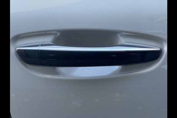 Citroën C4 Picasso 130pk Feel (Trekhaak - Elektrische klep - Keyless Entry - Camera - Apple Carplay - Automatische Airco - Navigatie)