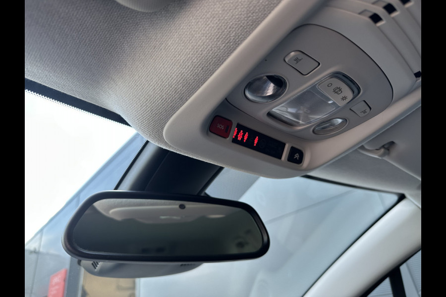 Citroën C3 Aircross 110pk Max (Camera - 17"- Keyless Entry - Automatische Airco - Navigatie - Apple Carplay - Grip Controle)