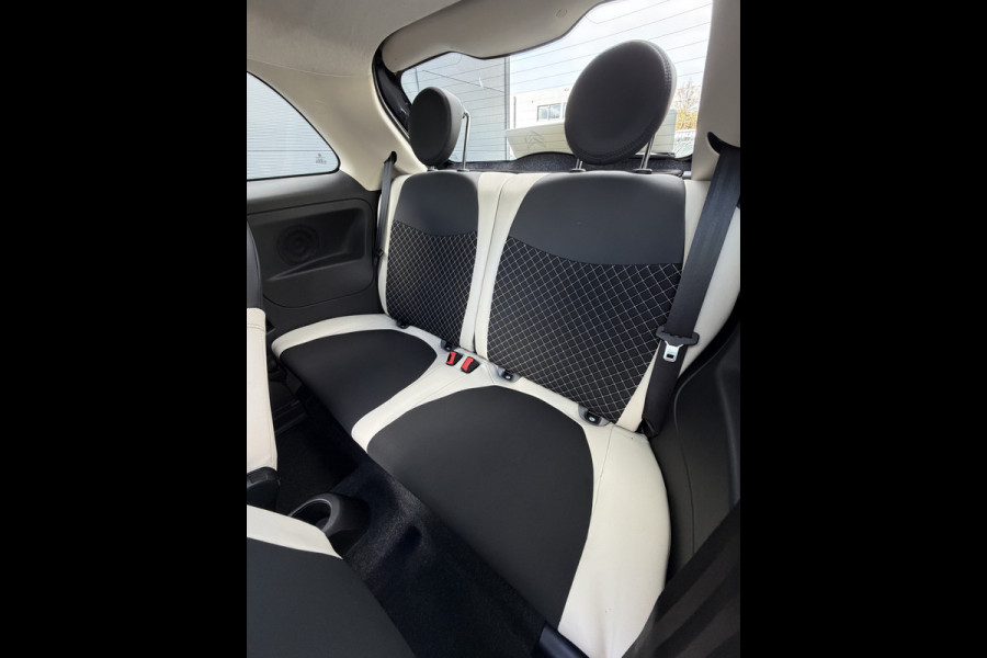 Fiat 500 70pk Hybrid Dolcevita (Automatische Airco - Navigatie - 16" velgen - Panoramadak - Apple Carplay - Parkeersensoren - Leder/stof)