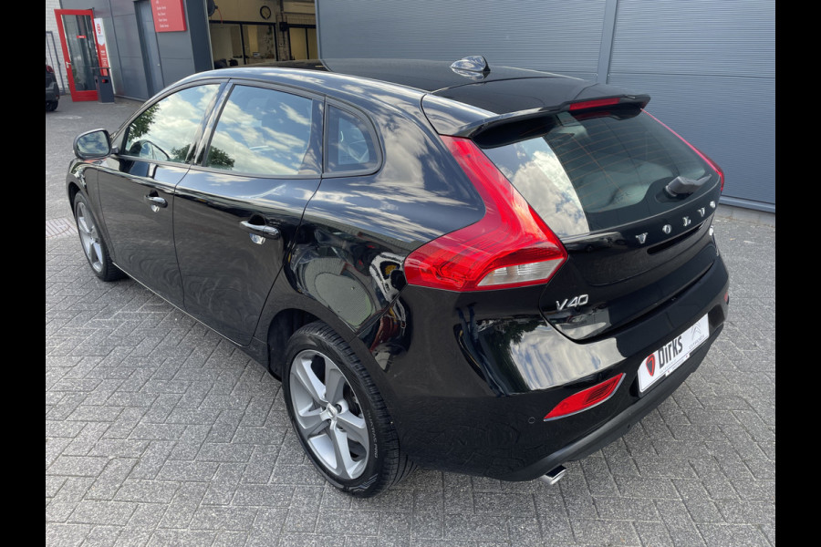 Volvo V40 2.0 D2 Luxury (Camera - LED - Stoelverwarming - Parkeersensoren V+A - Automatische Airco - Navigatie - 17"incl 4S)