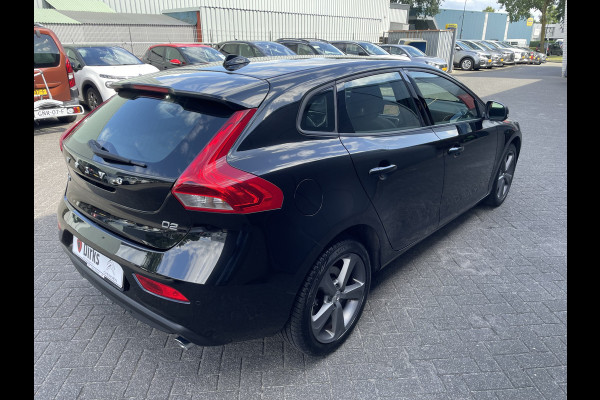 Volvo V40 2.0 D2 Luxury (Camera - LED - Stoelverwarming - Parkeersensoren V+A - Automatische Airco - Navigatie - 17"incl 4S)