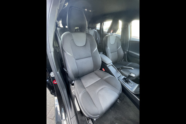Volvo V40 2.0 D2 Luxury (Camera - LED - Stoelverwarming - Parkeersensoren V+A - Automatische Airco - Navigatie - 17"incl 4S)