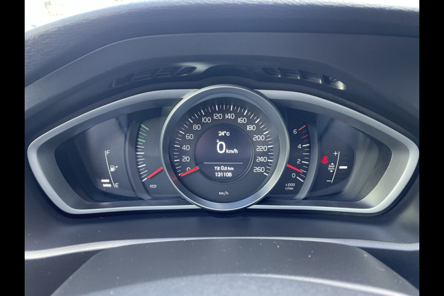 Volvo V40 2.0 D2 Luxury (Camera - LED - Stoelverwarming - Parkeersensoren V+A - Automatische Airco - Navigatie - 17"incl 4S)
