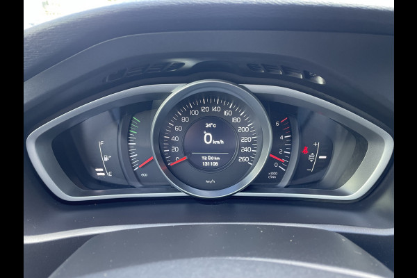Volvo V40 2.0 D2 Luxury (Camera - LED - Stoelverwarming - Parkeersensoren V+A - Automatische Airco - Navigatie - 17"incl 4S)