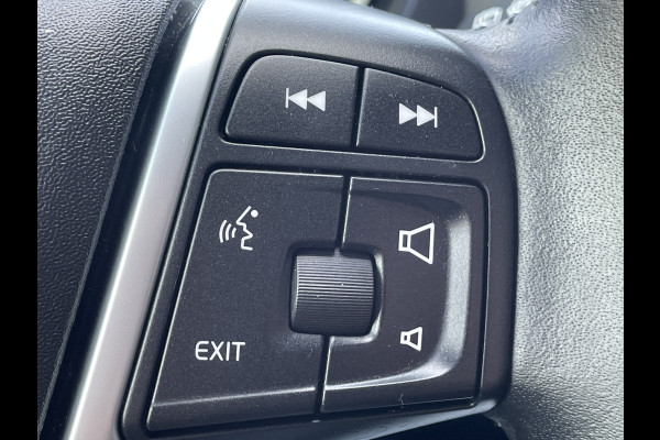 Volvo V40 2.0 D2 Luxury (Camera - LED - Stoelverwarming - Parkeersensoren V+A - Automatische Airco - Navigatie - 17"incl 4S)