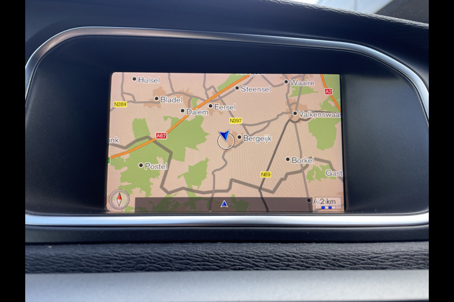 Volvo V40 2.0 D2 Luxury (Camera - LED - Stoelverwarming - Parkeersensoren V+A - Automatische Airco - Navigatie - 17"incl 4S)