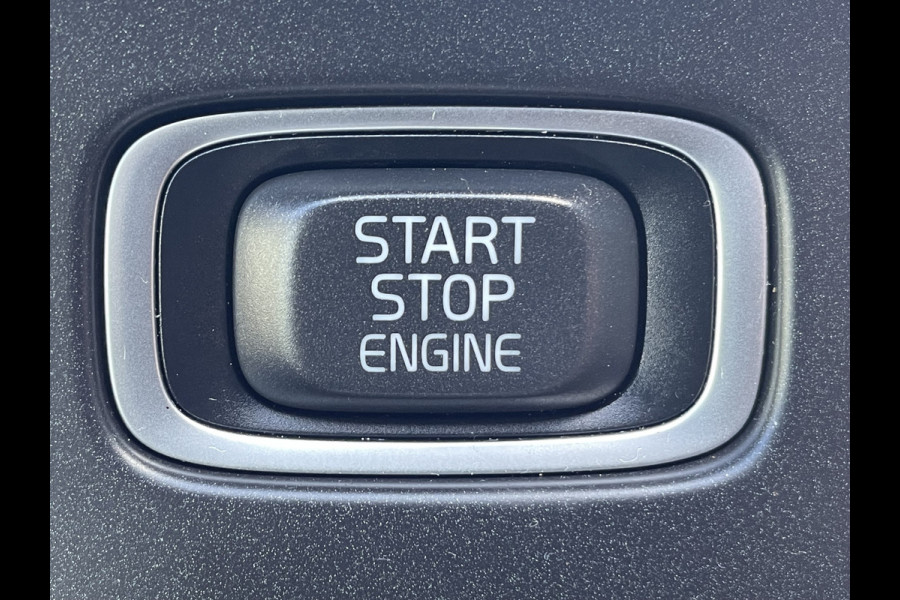 Volvo V40 2.0 D2 Luxury (Camera - LED - Stoelverwarming - Parkeersensoren V+A - Automatische Airco - Navigatie - 17"incl 4S)