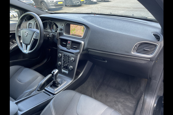 Volvo V40 2.0 D2 Luxury (Camera - LED - Stoelverwarming - Parkeersensoren V+A - Automatische Airco - Navigatie - 17"incl 4S)