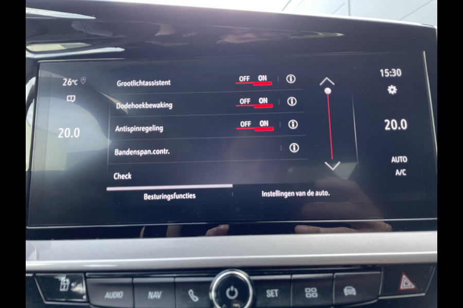 Opel Mokka 130pk Ultimate (Camera - Keyless Entry - Parkeersensoren V+A - Navigatie - LED - Automatische Airco - Apple Carplay -Adaptieve C