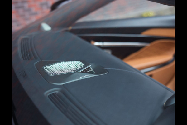 Aston Martin DB12 Volante 4.0 V8 | Green over tan - B&W