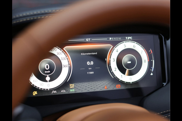 Aston Martin DB12 Volante 4.0 V8 | Green over tan - B&W