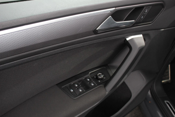 Volkswagen Tiguan 1.5 TSI DSG Active | Navigatie | App connect Wireless | Adaptive Cruise Control | Travel Assist | Parkeersensoren | Camera | Park Assist | Stoel- en stuurverwarming | Elektrische achterklep | Virtual Cockpit | Inductielader
