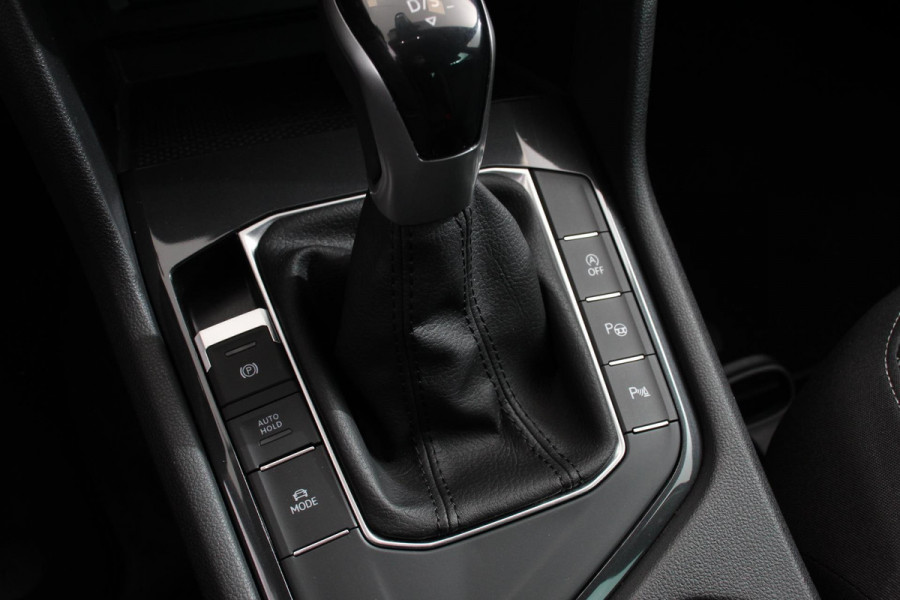 Volkswagen Tiguan 1.5 TSI DSG Active | Navigatie | App connect Wireless | Adaptive Cruise Control | Travel Assist | Parkeersensoren | Camera | Park Assist | Stoel- en stuurverwarming | Elektrische achterklep | Virtual Cockpit | Inductielader