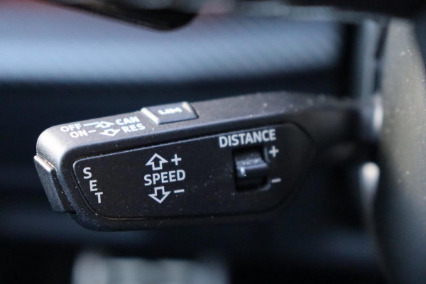 Audi RSQ8 4.0TFSI quattro Dynamic plus Exclusive 305km/h