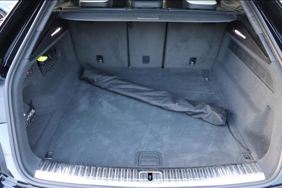 Audi RSQ8 4.0TFSI quattro Dynamic plus Exclusive 305km/h