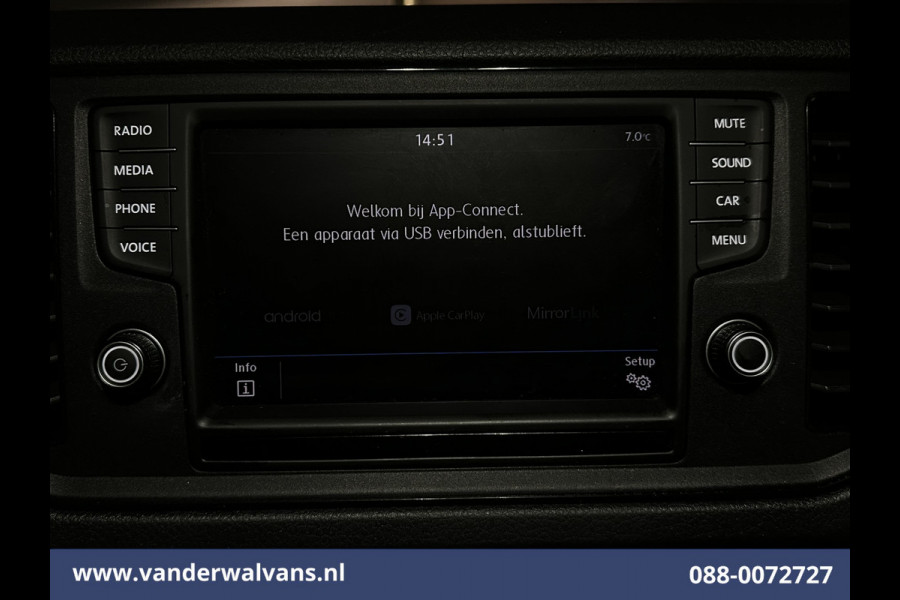Volkswagen Crafter 2.0 TDI 141pk L3H3 (L2H2) Euro6 Airco | Massagestoel | Camera | Apple Carplay | Cruisecontrol Chauffeursstoel, Android Auto, 2800kg trekvermogen