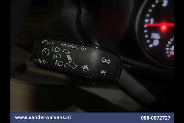 Volkswagen Crafter 2.0 TDI 141pk L3H3 (L2H2) Euro6 Airco | Massagestoel | Camera | Apple Carplay | Cruisecontrol Chauffeursstoel, Android Auto, 2800kg trekvermogen