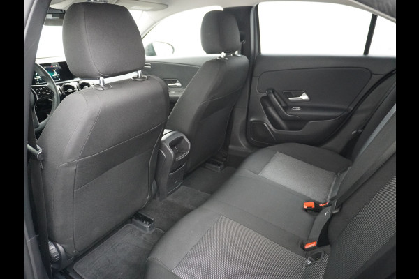 Mercedes-Benz A-Klasse 180 Navi Virtual-Cockpit Camera Ecc Cruise Control Pdc Keyless Stoelverwarming Regen-Lichtsensor Led Lmv Bluetooth