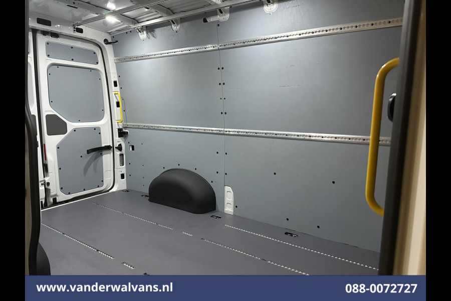 Volkswagen Crafter 2.0 TDI 177pk L3H3 L2H2 Euro6 Airco | Massagestoel | Camera | Navigatie | Apple Carplay Android Auto, Cruisecontrol, Chauffeursstoel, 3000kg trekvermogen