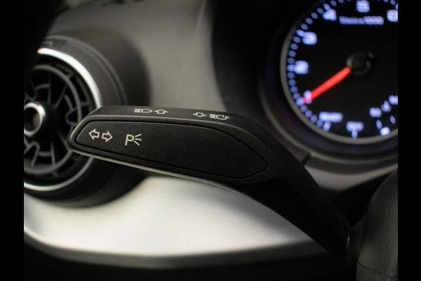 Audi Q2 35 TFSI S-Line (NAVI,LED,CAMERA,SPORTSTOELEN,SPORTSTOELEN,CLIMATE,CRUISE,PDC,GETINT,NETTESTAAT)