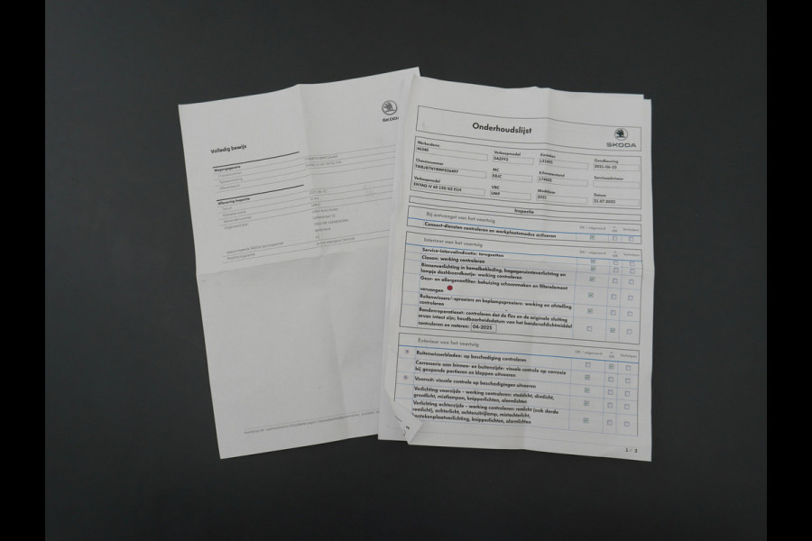 Škoda ENYAQ iV 60 180PK Apple Carplay Android NaviCamera 20" Matrix-Led Pdc-a+v Ecc Lmv Parkeerpakket Stoel+Stuurverwarming Comfortpakket Sport SOH 91% Lichtpakket Dab Keyless advanced Bluetooth Cruise ControlRijstrooksensor Connected services Privacy Glas 1e Eigenaar Nieuwprijs €45.125 Origineel Nederlandse Auto