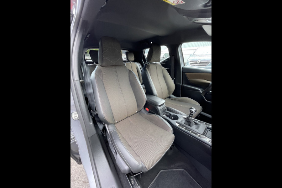 DS Ds 3 Crossback 100pk Business (Naviatie - Automatische Airco - 17" incl 4S - Apple Carplay - Parkeersensoren)