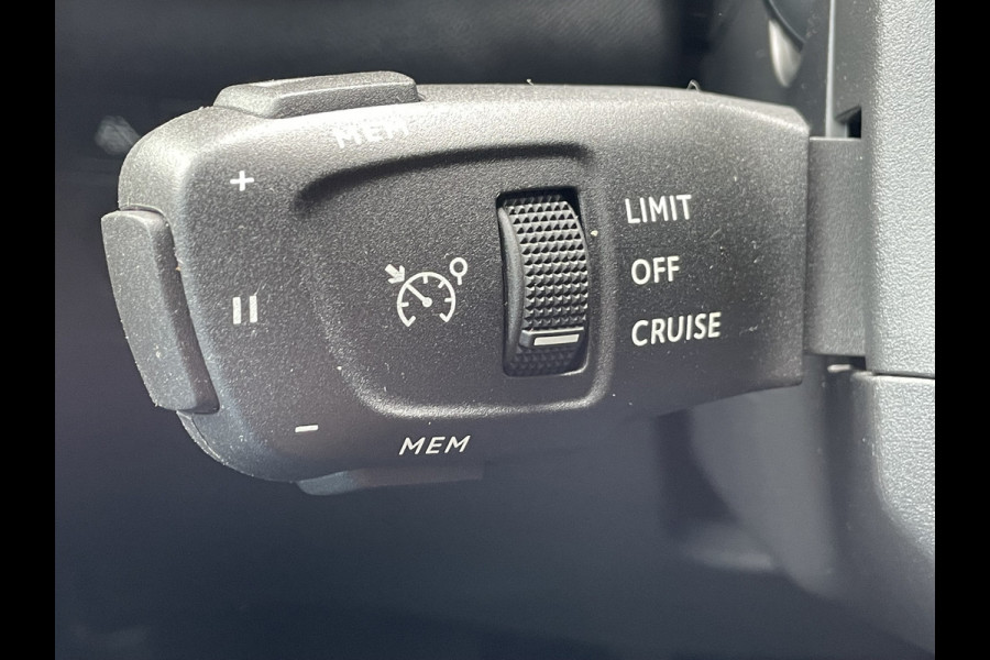 DS Ds 3 Crossback 100pk Business (Naviatie - Automatische Airco - 17" incl 4S - Apple Carplay - Parkeersensoren)