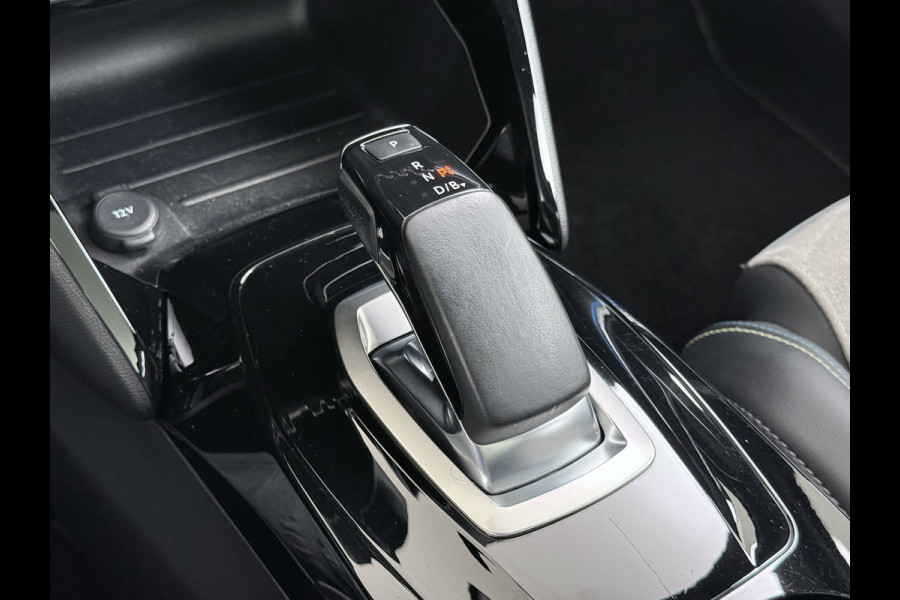 Peugeot e-2008 EV GT Pack 50kWh SOH 90% Pano-Dak+Schuifdak Apple Carplay Android Auto Navi Ecc Adap.Cruise 360°Camera Stoelverwarming Blindspot Privacy Glas Lmv 18" Lane Assist Keyless Bluetooth Pack Safety Plus 1e Eigenaar 100% Dealeronderhouden Origineel Nederlandse Auto