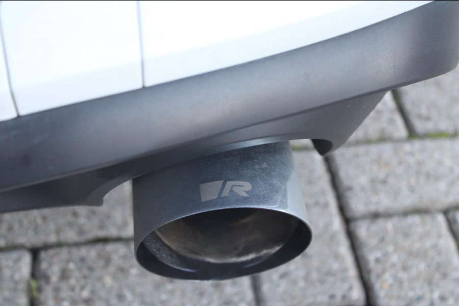 Volkswagen Golf 2.0 TSI GTI | Pano | Remus | HUD | HK | IQ