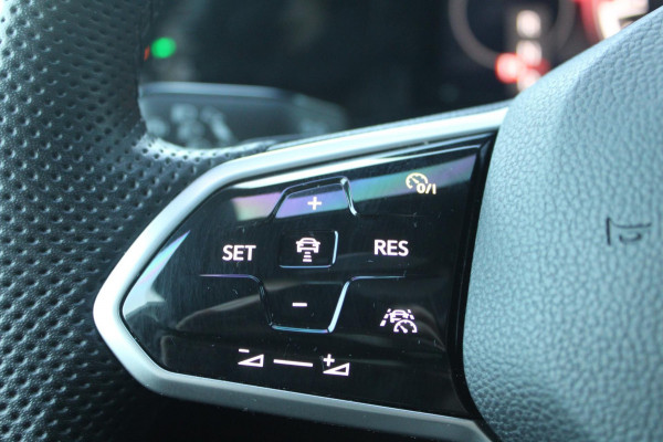 Volkswagen Golf 2.0 TSI GTI | Pano | Remus | HUD | HK | IQ