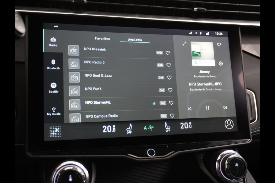 Lynk & Co 01 1.5 PHEV AUT-7 261pk Pano-Schuifdak Lmv 20" 360°Camera Zwarte hemel bekleding Apple Carplay Android Auto Adap.Cruise Navi Pdc Ec Elek.Memory.Stoel File assistent Dodehoek detector Elektrisch bedienbare achterklep Rijstrooksensor Wifi Verkeersbord detectie 425Nm koppel 3,7kw laadvermogen €44.880 Nieuwprijs 1e Eigenaar Origineel NLse auto!