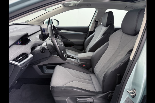 Škoda ENYAQ iV 60 Pano-Dak Camera Trekhaak Navi Ecc Apple Carplay Android Auto Cruise Control Pdc DAB Lmv 19" Keyless Led Connected services SOH 89%  Origineel Nederlandse Auto