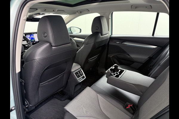 Škoda ENYAQ iV 60 Pano-Dak Camera Trekhaak Navi Ecc Apple Carplay Android Auto Cruise Control Pdc DAB Lmv 19" Keyless Led Connected services SOH 89%  Origineel Nederlandse Auto
