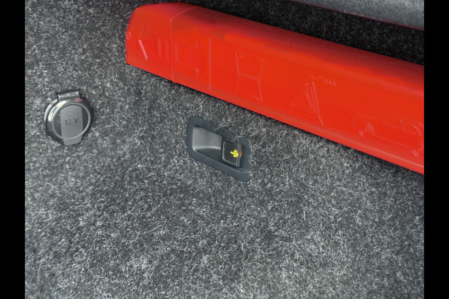 Škoda ENYAQ iV 60 Pano-Dak Camera Trekhaak Navi Ecc Apple Carplay Android Auto Cruise Control Pdc DAB Lmv 19" Keyless Led Connected services SOH 89%  Origineel Nederlandse Auto